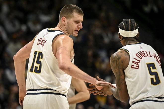 在激烈角逐 在激烈角逐