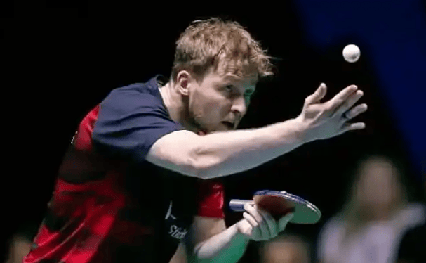 而紧随其后 而紧随其后